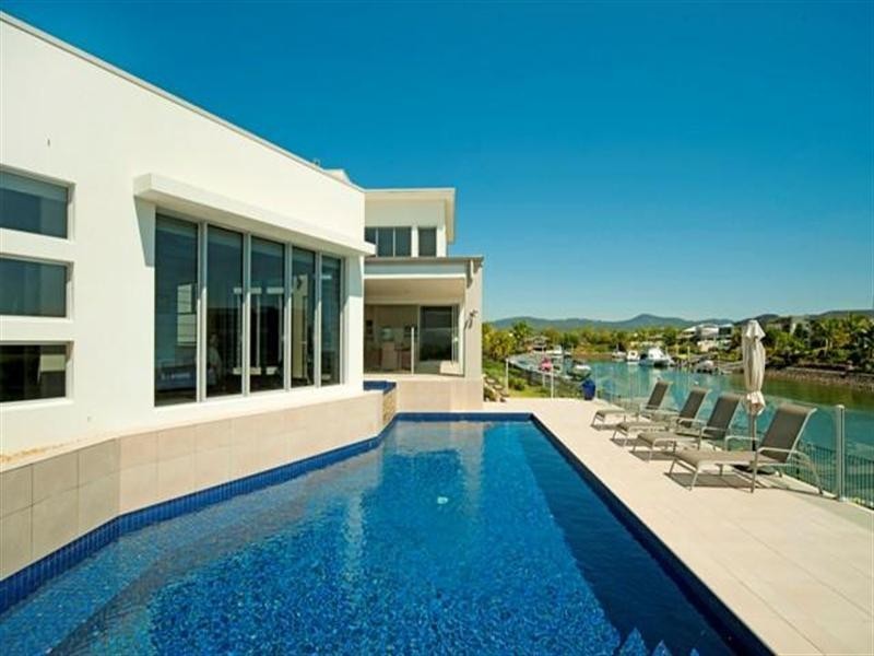 33 Ferrymans Court, River Links, Helensvale QLD 4212