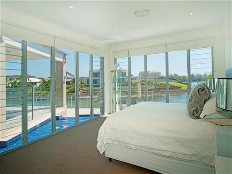 33 Ferrymans Court, River Links, Helensvale QLD 4212