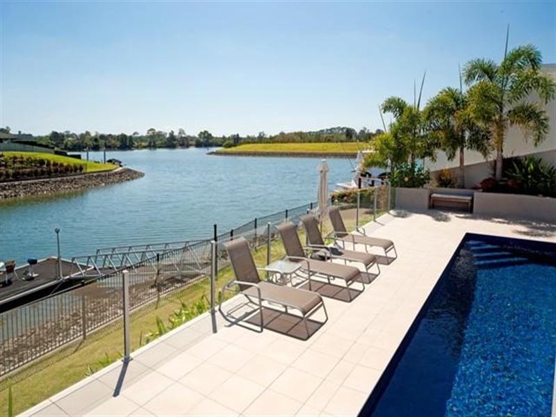 33 Ferrymans Court, River Links, Helensvale QLD 4212