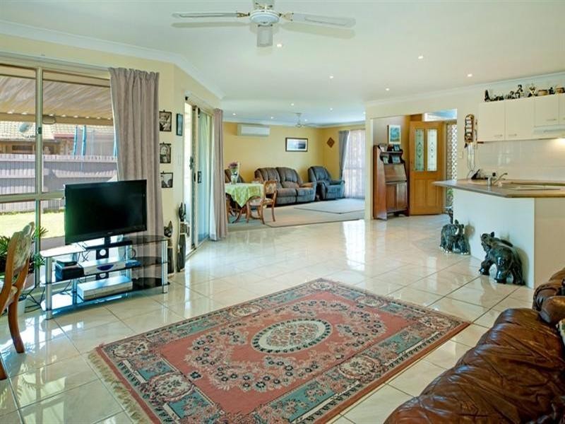 121 Monterey Keys Drive, Helensvale QLD 4212