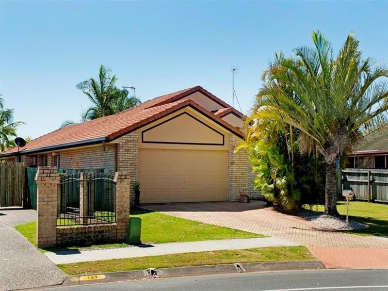121 Monterey Keys Drive, Helensvale QLD 4212