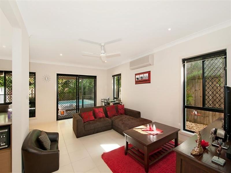 2/7 Dine Street, Upper Coomera QLD 4209