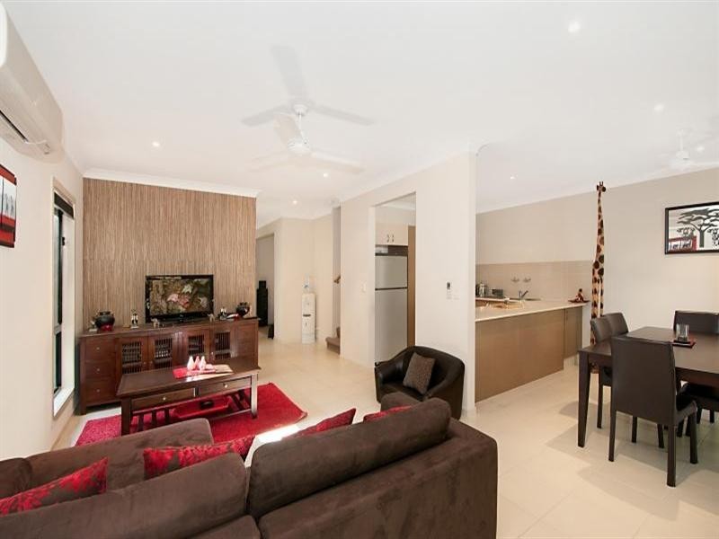 2/7 Dine Street, Upper Coomera QLD 4209