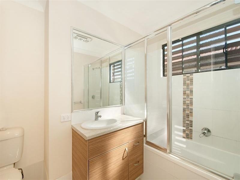 2/7 Dine Street, Upper Coomera QLD 4209