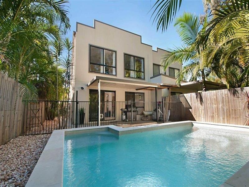 2/7 Dine Street, Upper Coomera QLD 4209