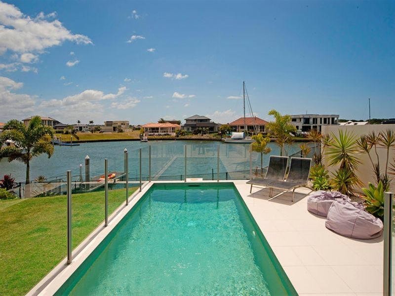 2232 Glengallon Way, Hope Island QLD 4212
