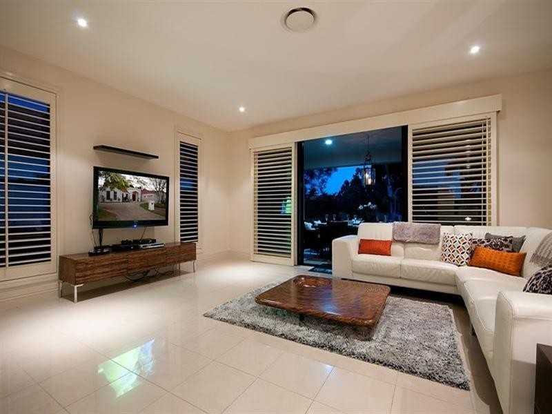 3188 Riverleigh Drive, Hope Island QLD 4212