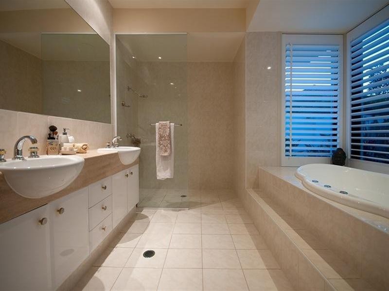 3188 Riverleigh Drive, Hope Island QLD 4212