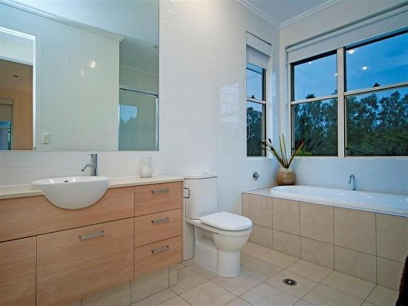 6017 Calarado Avenue, Hope Island QLD 4212