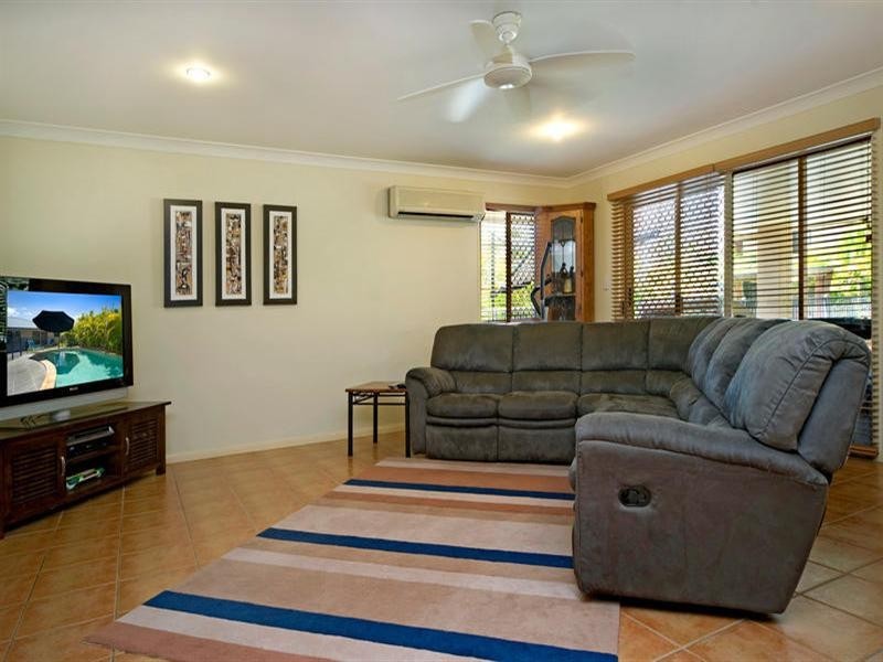 26 Dallow Crescent, Helensvale QLD 4212