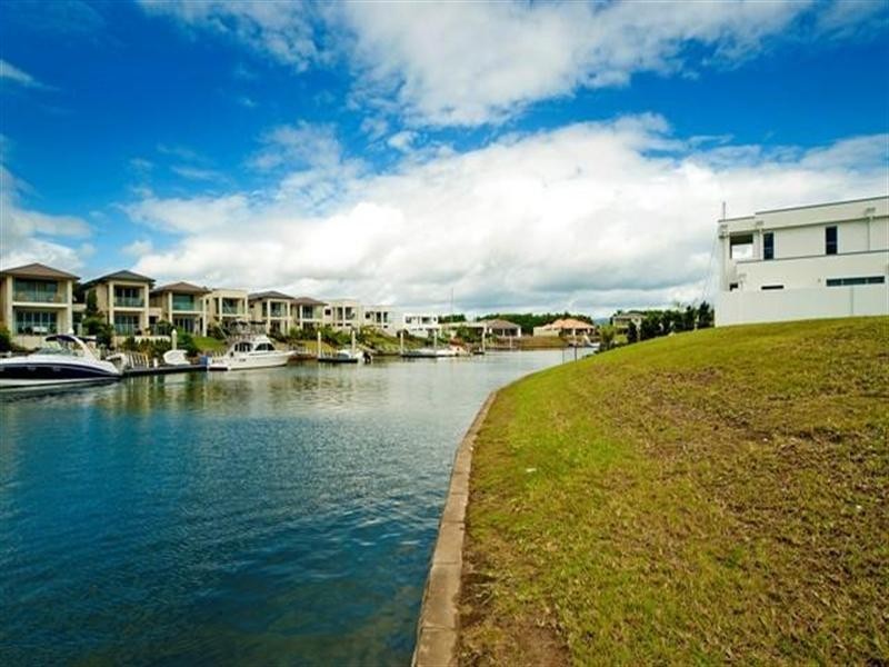 2216 Taromeo Court, Hope Island QLD 4212