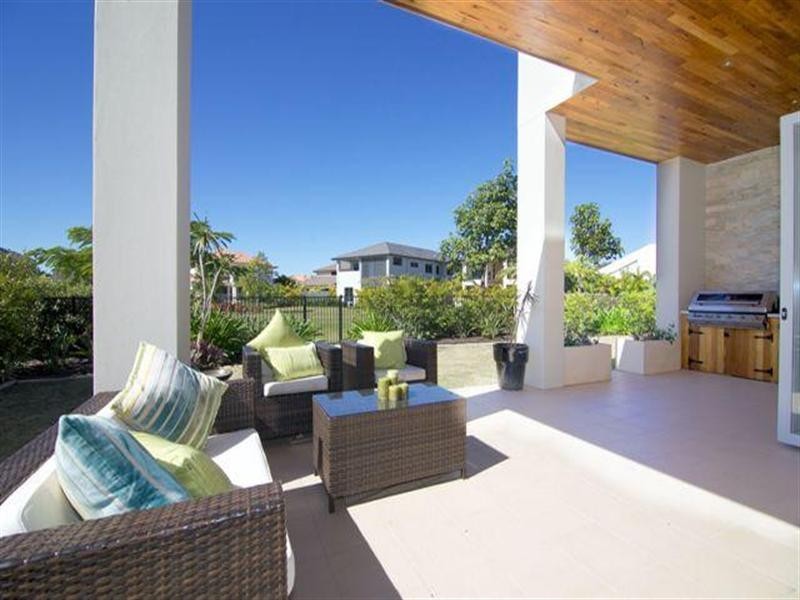 2562 Cressbrook Drive, Hope Island QLD 4212