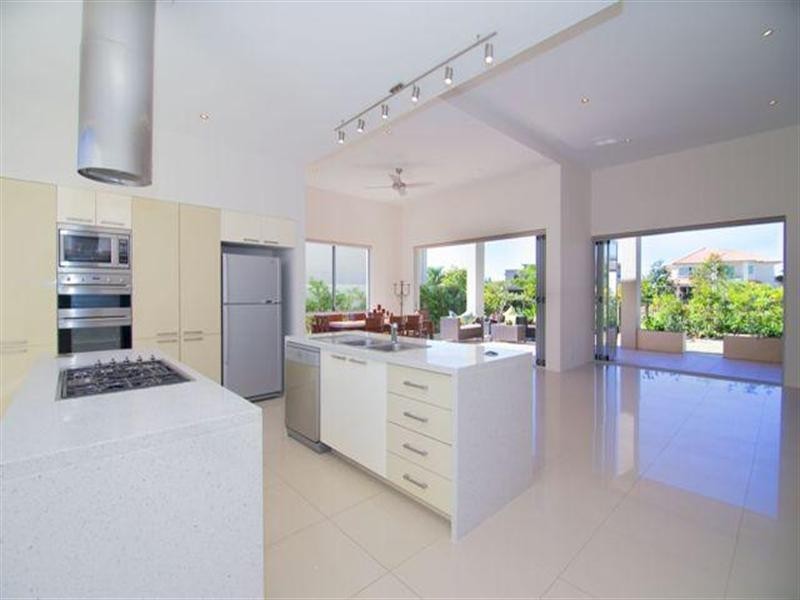 2562 Cressbrook Drive, Hope Island QLD 4212