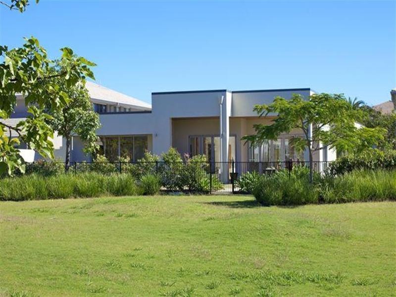 2562 Cressbrook Drive, Hope Island QLD 4212