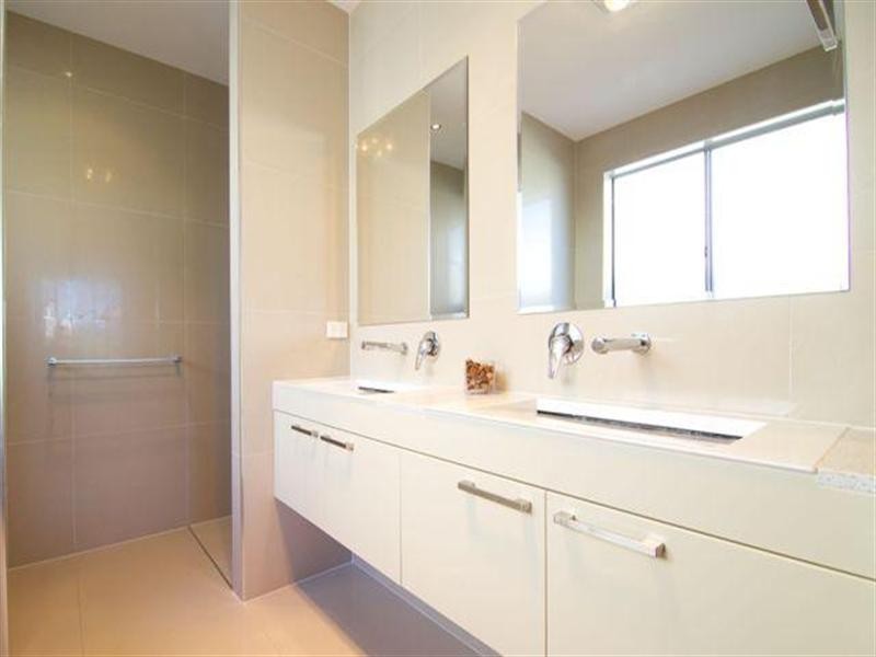 2562 Cressbrook Drive, Hope Island QLD 4212