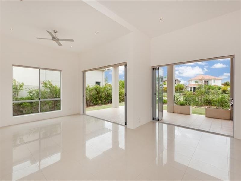 2562 Cressbrook Drive, Hope Island QLD 4212