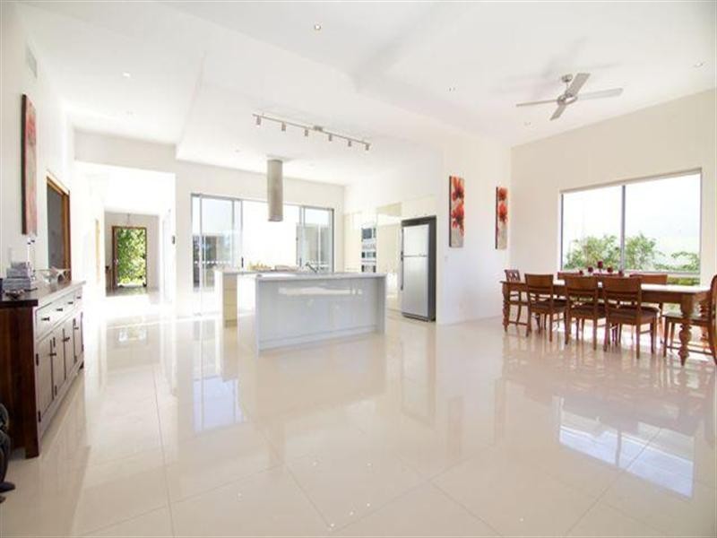 2562 Cressbrook Drive, Hope Island QLD 4212