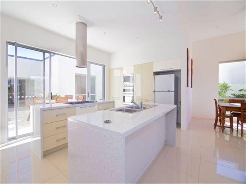 2562 Cressbrook Drive, Hope Island QLD 4212