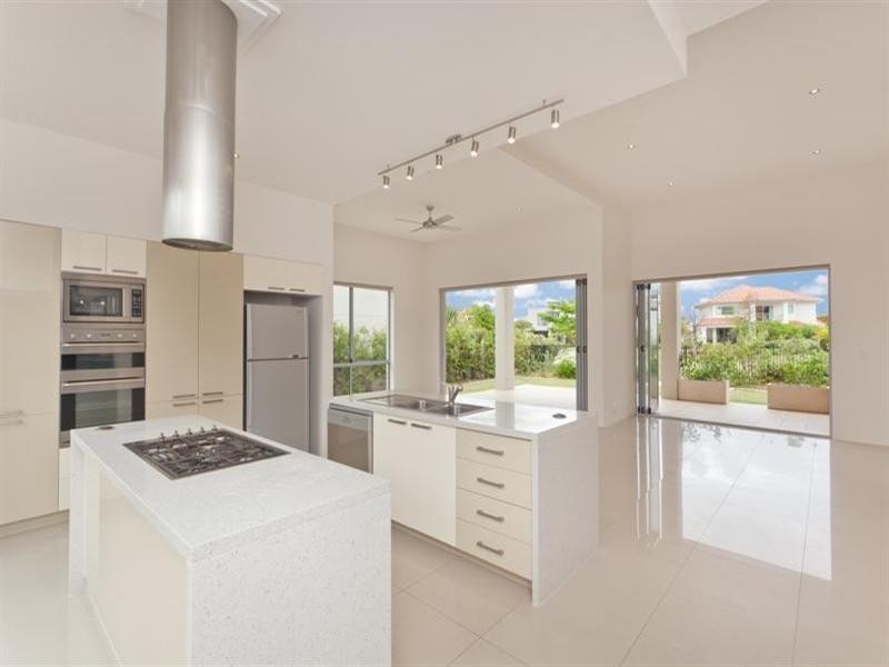 2562 Cressbrook Drive, Hope Island QLD 4212