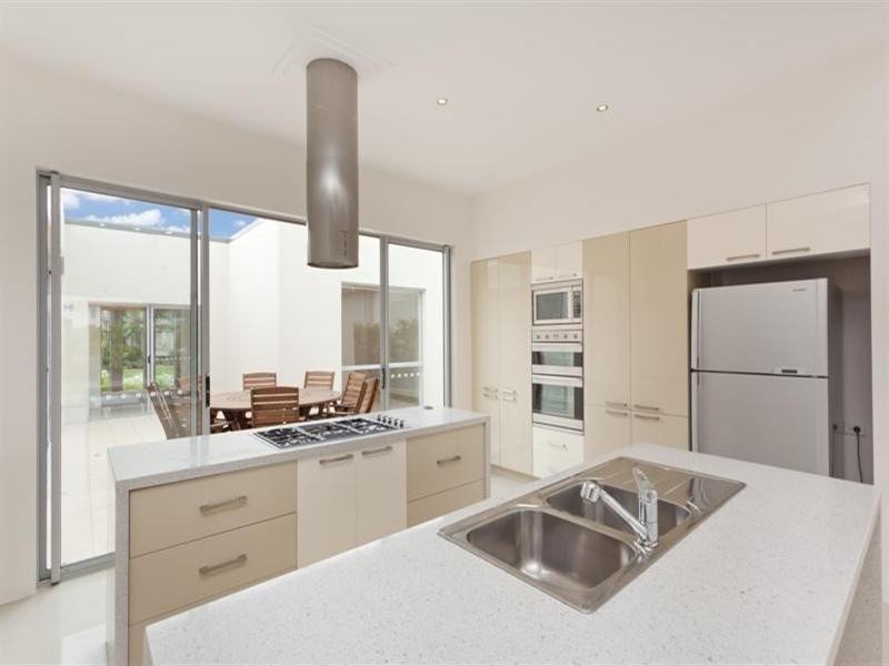 2562 Cressbrook Drive, Hope Island QLD 4212