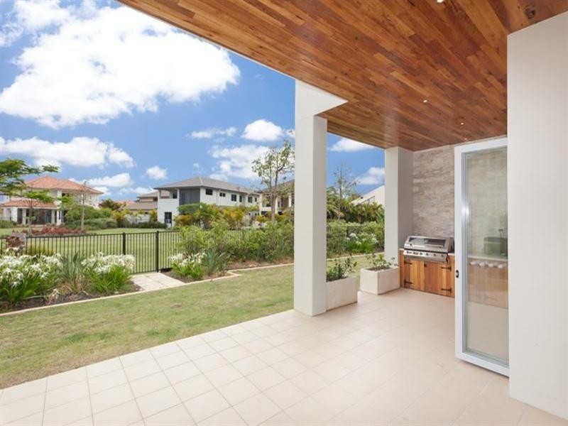 2562 Cressbrook Drive, Hope Island QLD 4212