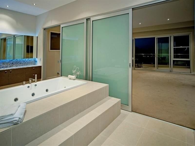 2616 Virginia Drive, Hope Island QLD 4212