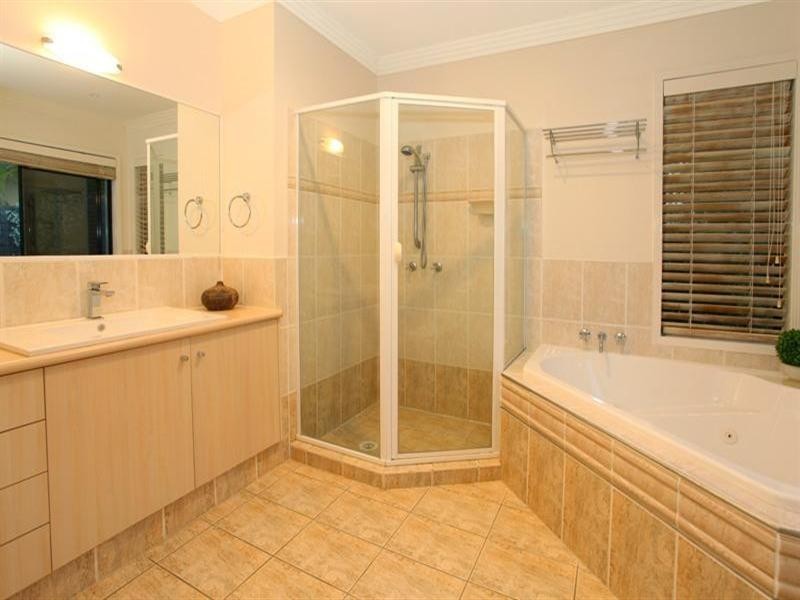 17 Eastbank Terrace, Helensvale QLD 4212