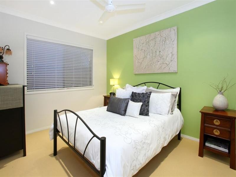 17 Eastbank Terrace, Helensvale QLD 4212