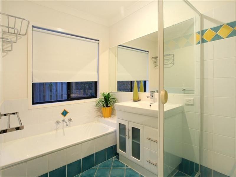 17 Eastbank Terrace, Helensvale QLD 4212