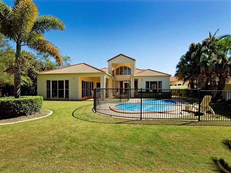 3172 Riverleigh Drive, Hope Island QLD 4212