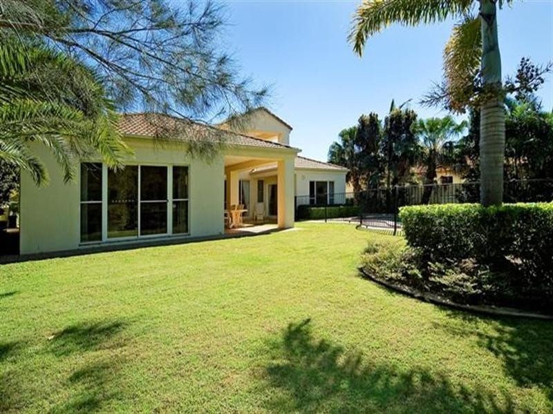 3172 Riverleigh Drive, Hope Island QLD 4212