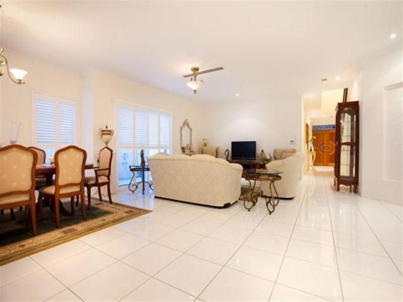 6154 Bolsena Circuit, Hope Island QLD 4212