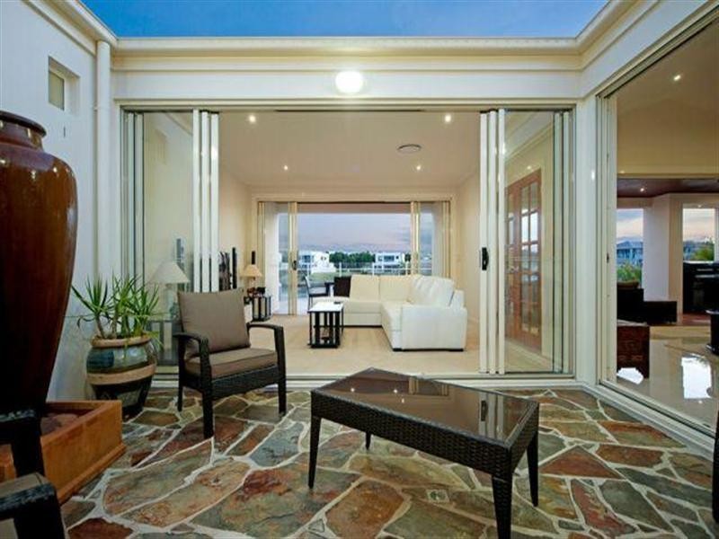 2220 Taromeo Court, Hope Island QLD 4212