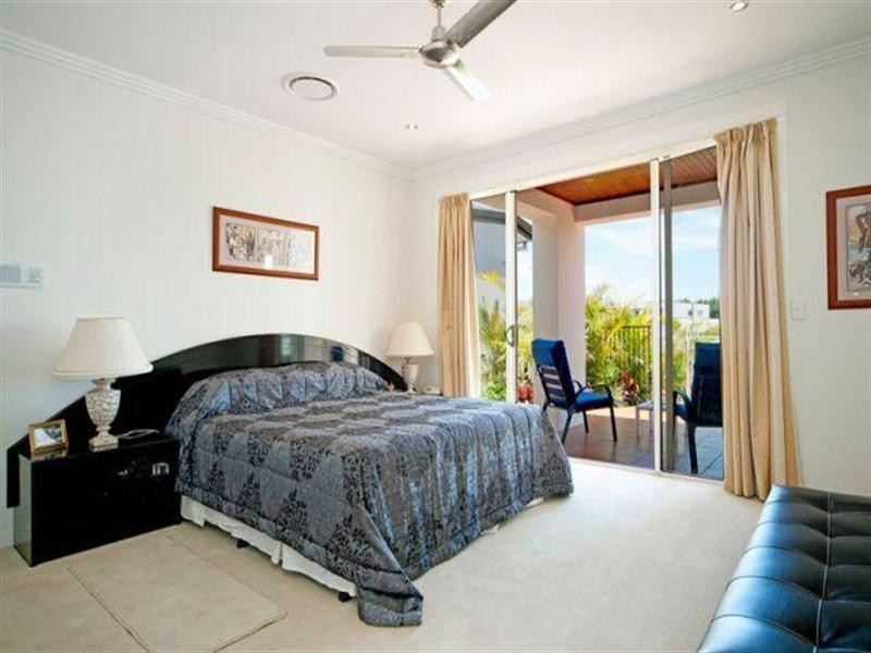 2220 Taromeo Court, Hope Island QLD 4212