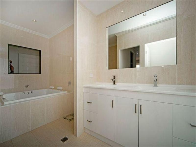 2220 Taromeo Court, Hope Island QLD 4212