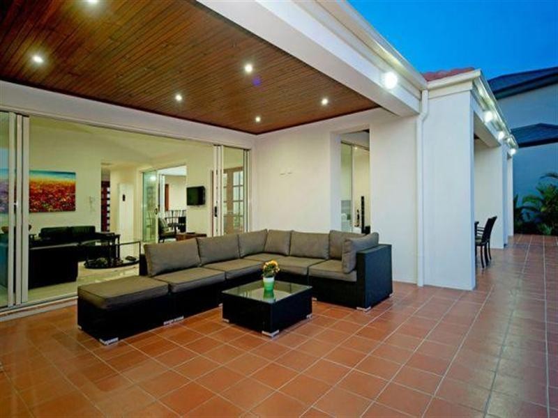 2220 Taromeo Court, Hope Island QLD 4212
