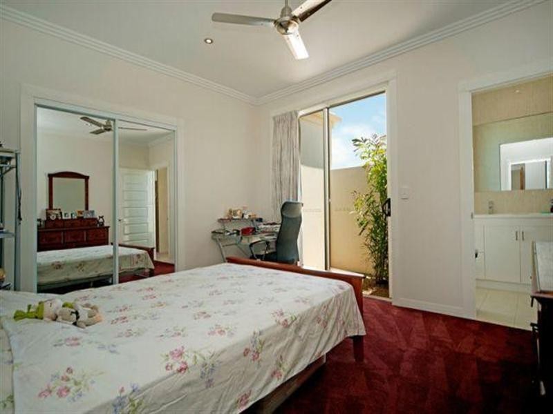 2220 Taromeo Court, Hope Island QLD 4212