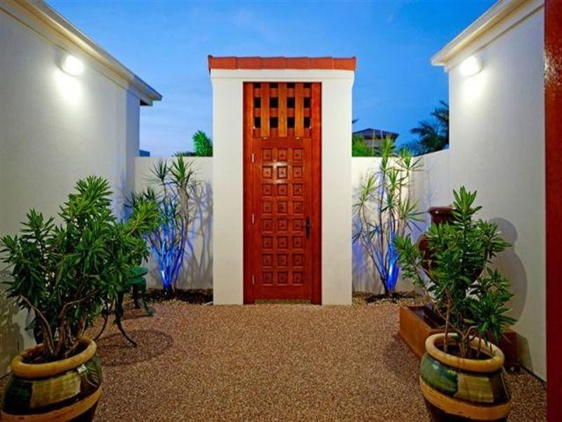 2220 Taromeo Court, Hope Island QLD 4212