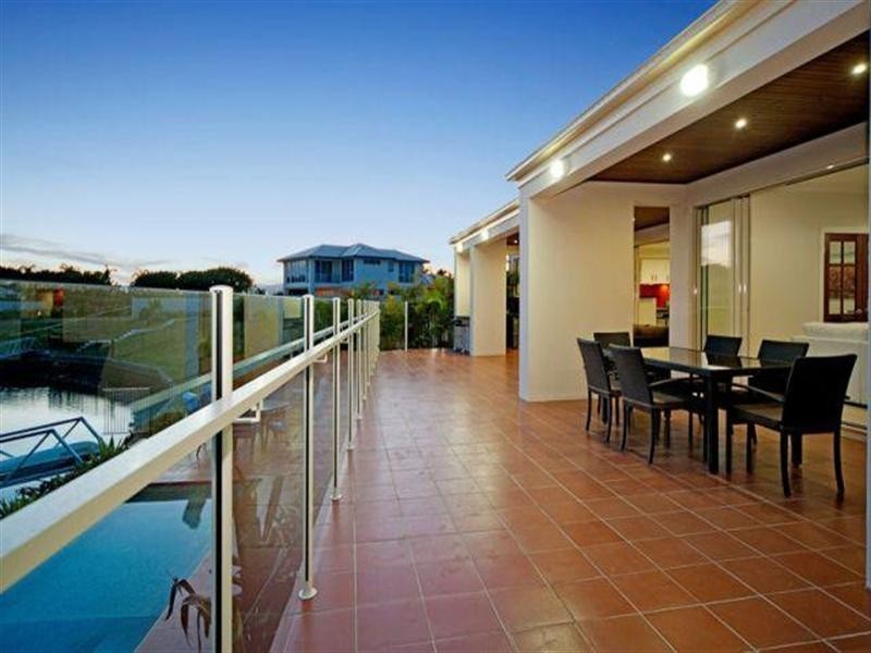 2220 Taromeo Court, Hope Island QLD 4212