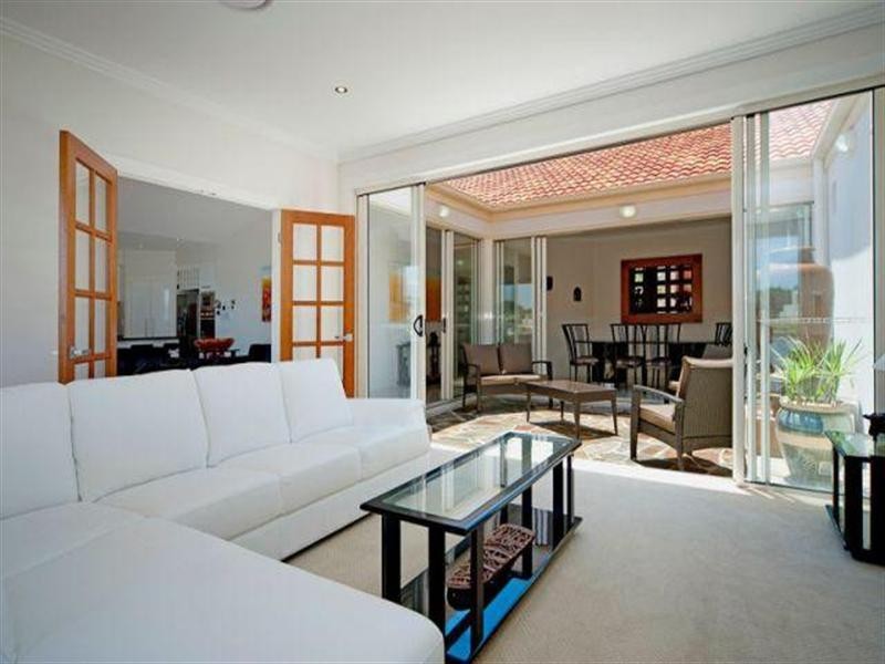2220 Taromeo Court, Hope Island QLD 4212