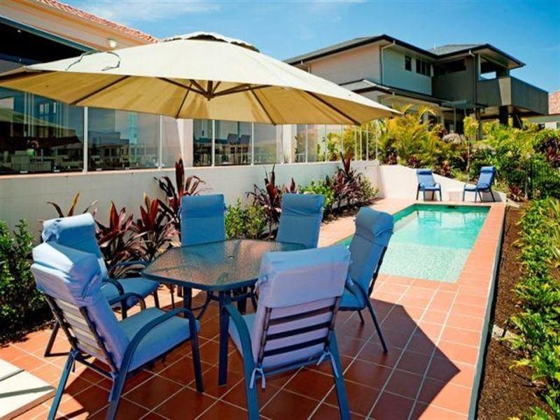 2220 Taromeo Court, Hope Island QLD 4212