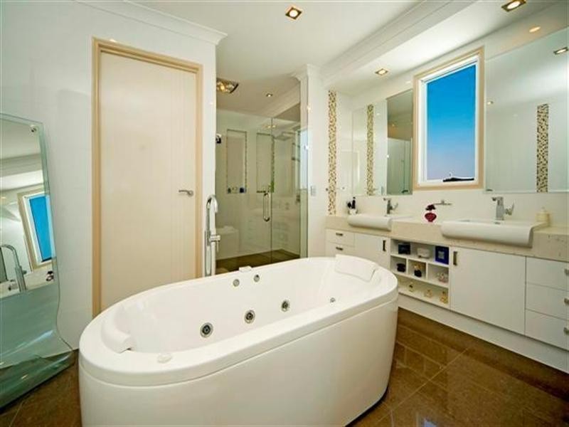 2130 Carlton Drive, Hope Island QLD 4212