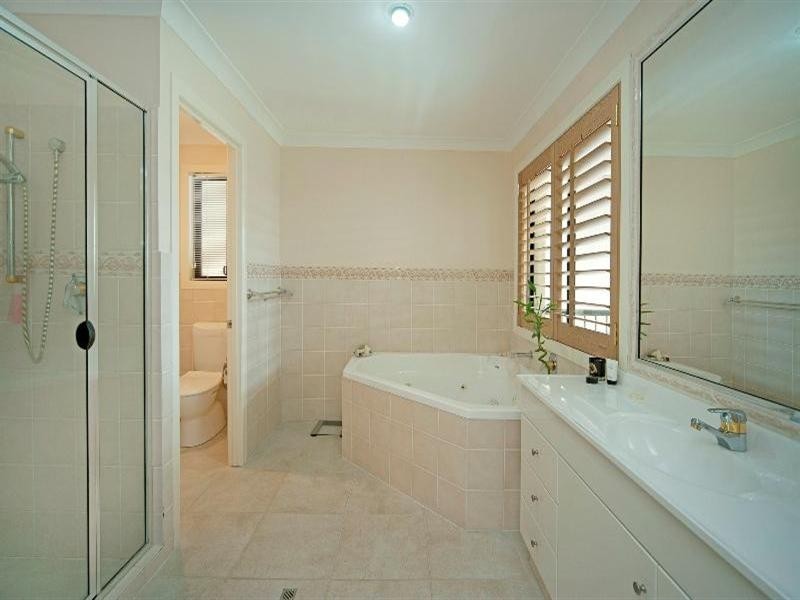 19 Calmwater Crescent, Oyster Cove, Hope Island QLD 4212