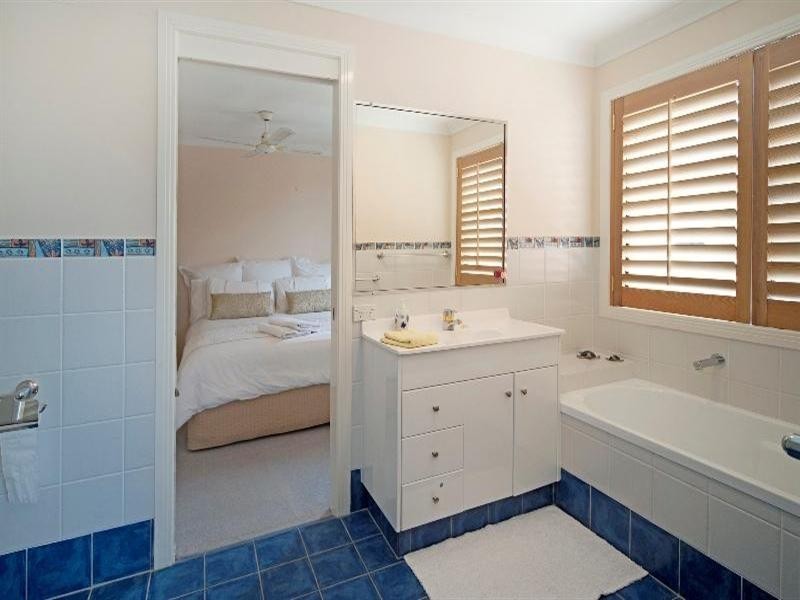 19 Calmwater Crescent, Oyster Cove, Hope Island QLD 4212