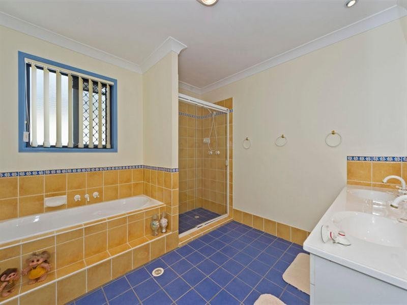 6 Lagovista Terrace, Bahrs Scrub QLD 4207