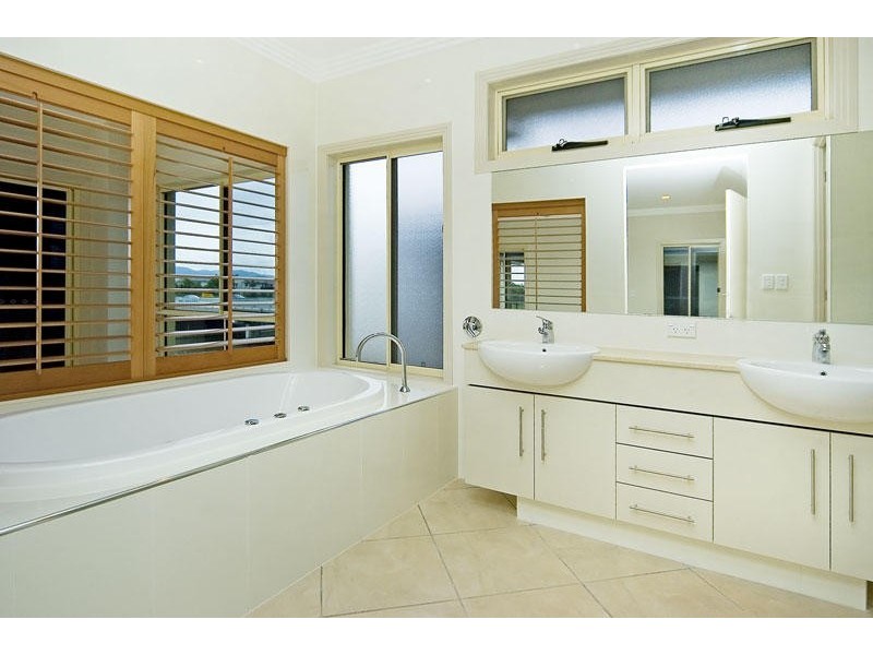 7402 Ellensbrook Drive, Hope Island QLD 4212