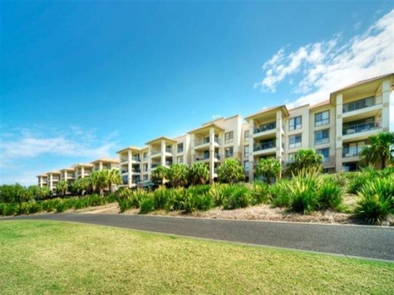 8408 Magnolia Drive East, Hope Island QLD 4212