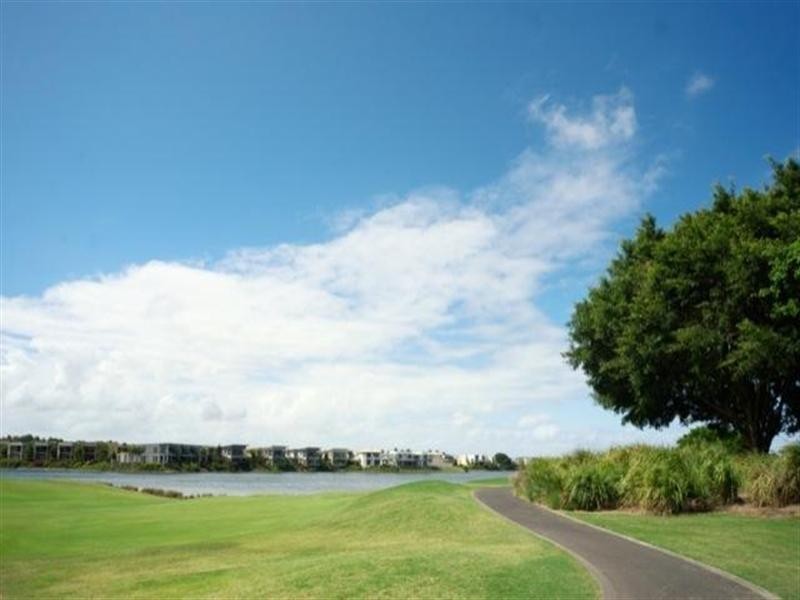 8408 Magnolia Drive East, Hope Island QLD 4212