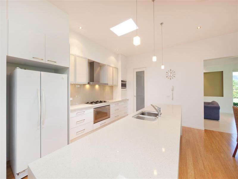 4 Meadow Court, Maudsland QLD 4210