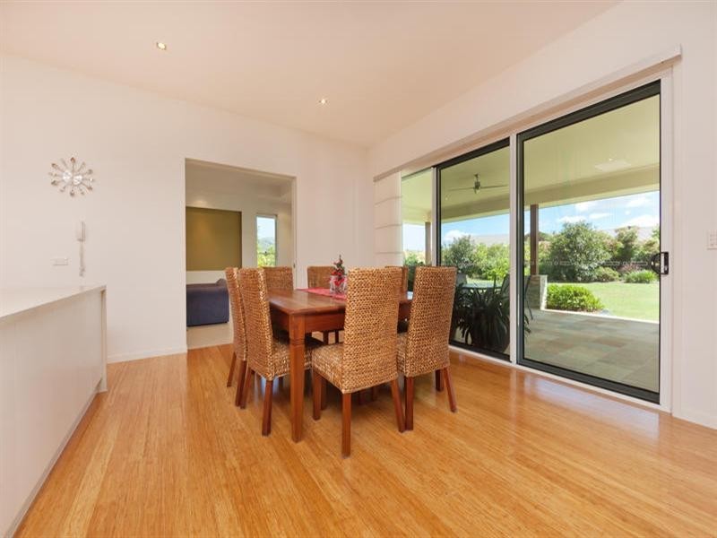 4 Meadow Court, Maudsland QLD 4210